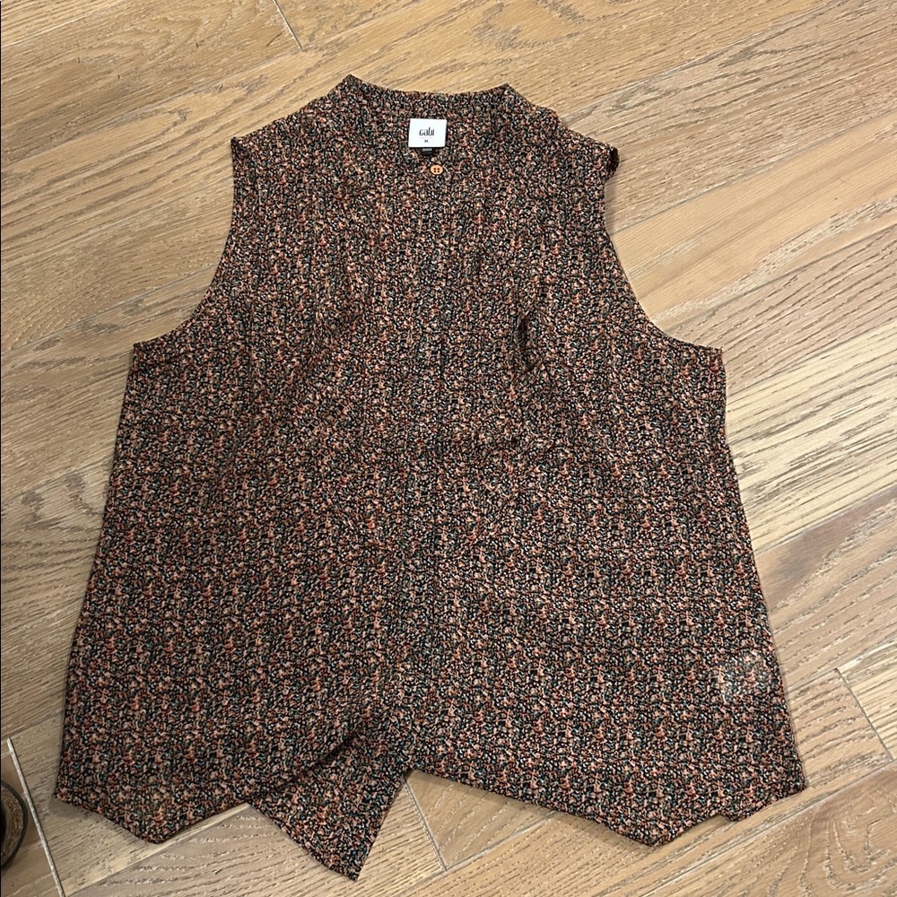 Cabi  size medium sleeveless printed blouse
